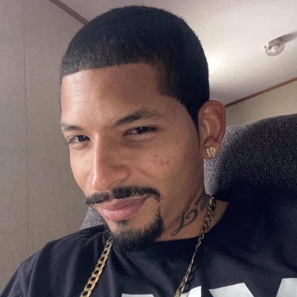 Profile Picture of Papablack Chosen (@jsantos92) on Poshmark