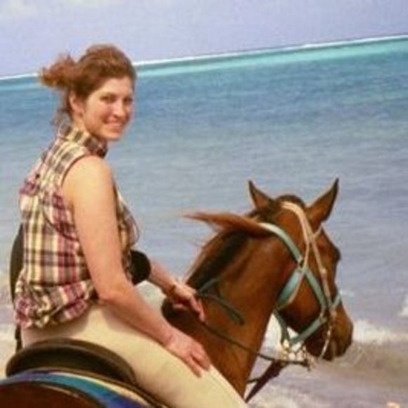 Profile Picture of Louise Berkal (@laberkal) on Poshmark