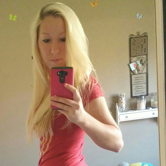 Profile Picture of Alanna Lawrence (@lawrencealanna) on Poshmark