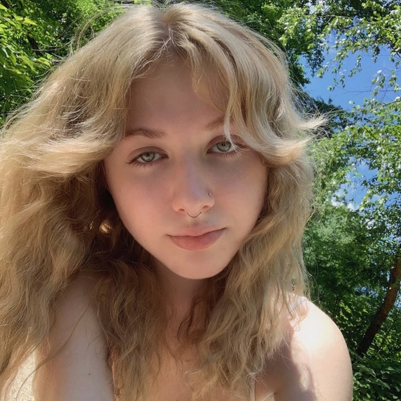 Profile Picture of Gabrielle Proctor-arns (@gabymaebug) on Poshmark