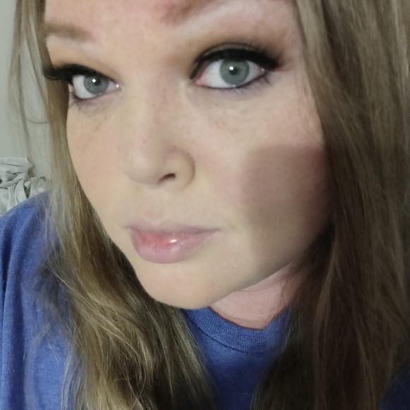 Profile Picture of Shana Crusenberry (@s_crusenberry) on Poshmark