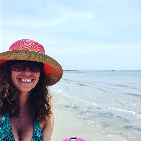 Profile Picture of Ashleigh Allessio (@aallessio) on Poshmark