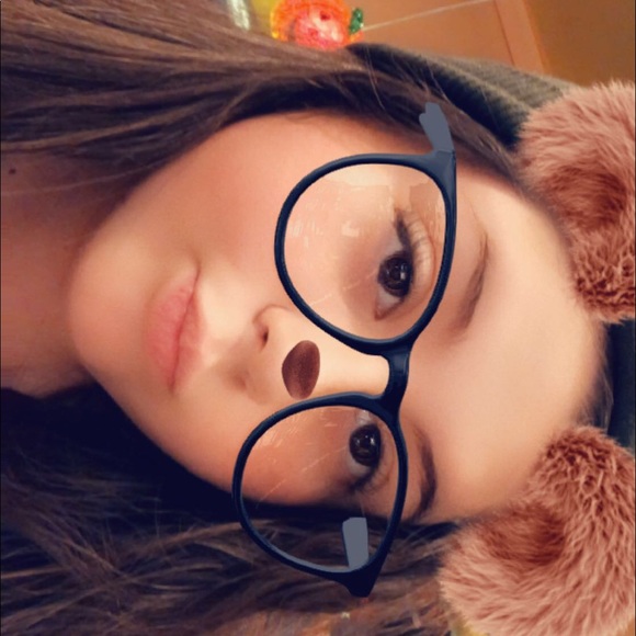 Profile Picture of Nadia Silva (@nadiasilva13) on Poshmark