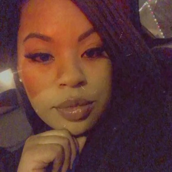 Dikyra Bluett - Poshmark Profile Picture of Dikyra Bluett (@dikyrab) on Poshmark