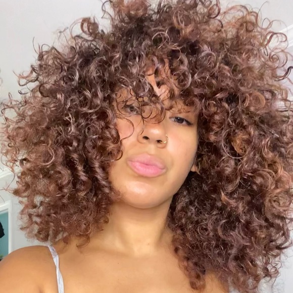 Profile Picture of Julianna Navarro (@juliannaceleste) on Poshmark