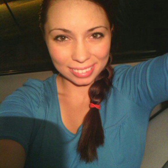 Profile Picture of Sherrill Decker (@sherrilllyn) on Poshmark