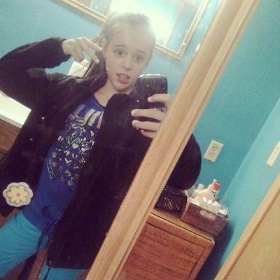 Profile Picture of Brittney Tackett (@brittney_lou) on Twitter