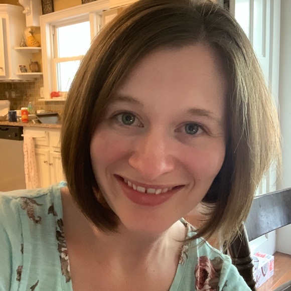 Profile Picture of Natasha Bloomquist (@natdant) on Poshmark