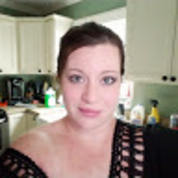 Profile Picture of Emily Travis (@efletch8) on Poshmark