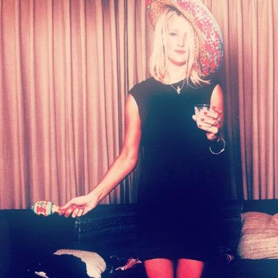 Profile Picture of Laura Keane (@laurakeano) on Twitter