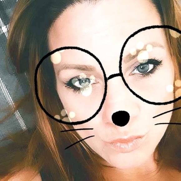 Profile Picture of Drea Bourgette (@dreabourgette) on Poshmark