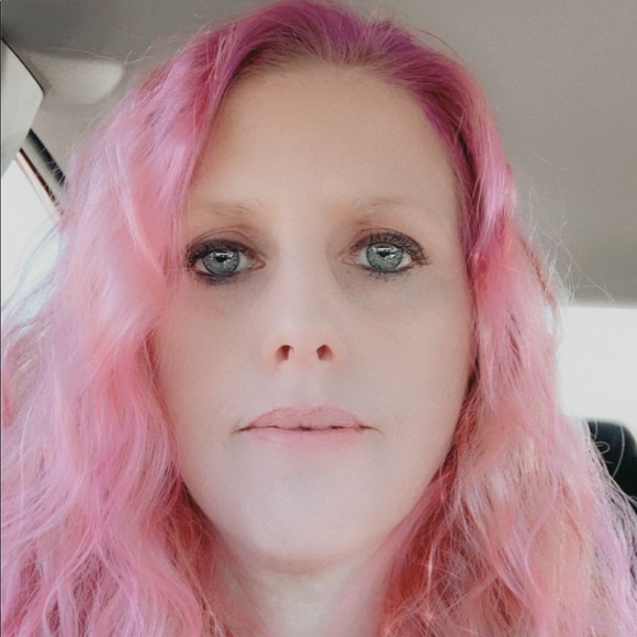 Profile Picture of Christie Leverett (@christieleveret) on Poshmark