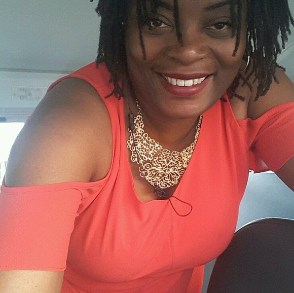 Frances Galentine - Poshmark Profile Picture of Frances Galentine (@francessg) on Poshmark