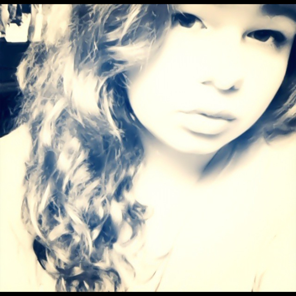 Haley Lanham - Poshmark Profile Picture of Haley Lanham (@ricekitten) on Poshmark