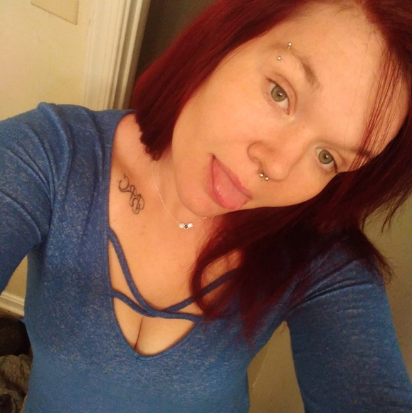 Profile Picture of Amber Earls (@earlsamber777) on Poshmark