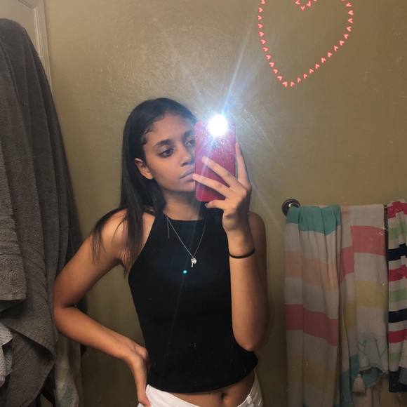 Profile Picture of Olivia lala Pugh (@olivia_401) on Poshmark