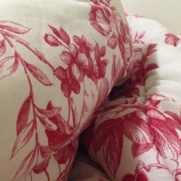 Profile Picture of Kalliope Tommen (@kalliotmn) on Poshmark