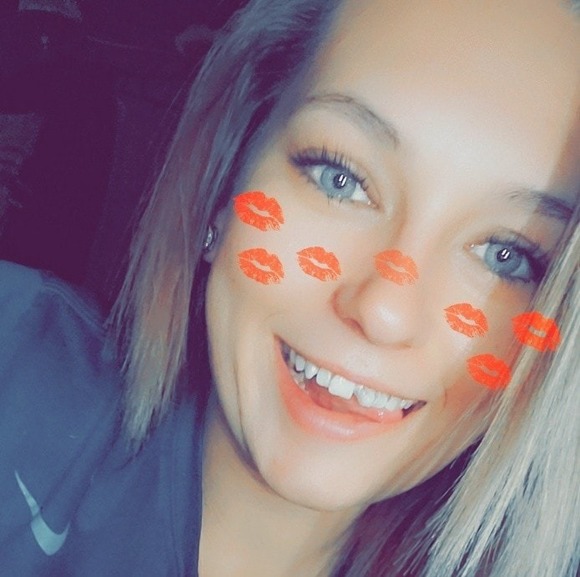 Profile Picture of Kim Winn (@sweetpea1595) on Poshmark