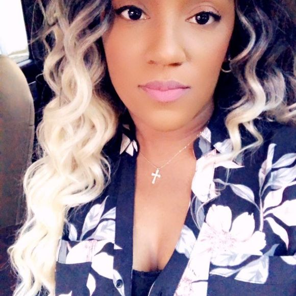 Profile Picture of Danielle Cary (@d_cary) on Poshmark