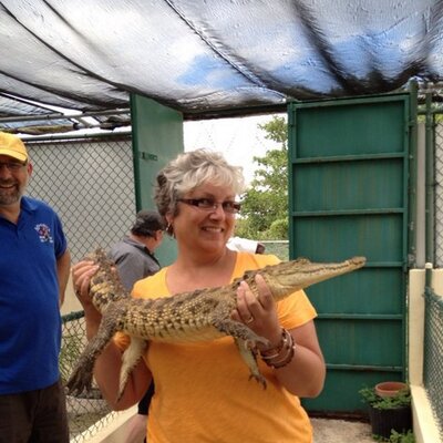 Profile Picture of Laurie May Peroff (@alberta_lioness) on Twitter