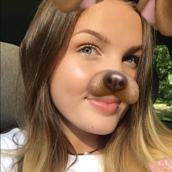 Profile Picture of Autumn Hays (@renee_hays) on Poshmark