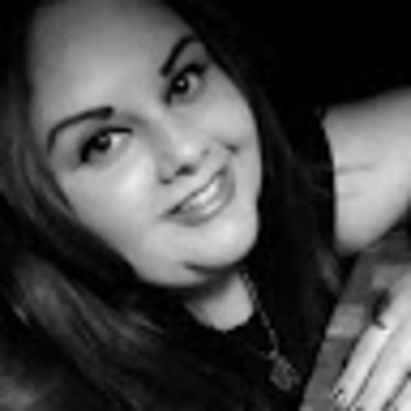 Profile Picture of Nora Gonzalez (@gonzaleznora089) on Poshmark