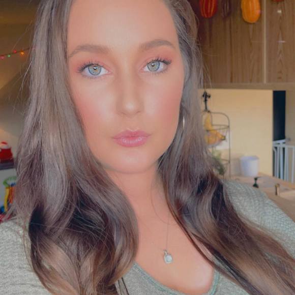 Profile Picture of Jessica Warnstaff (@jwarnstaff) on Poshmark