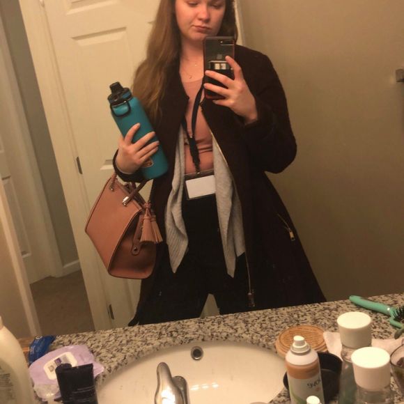 Profile Picture of Heather Johnson (@hbethjohn) on Poshmark