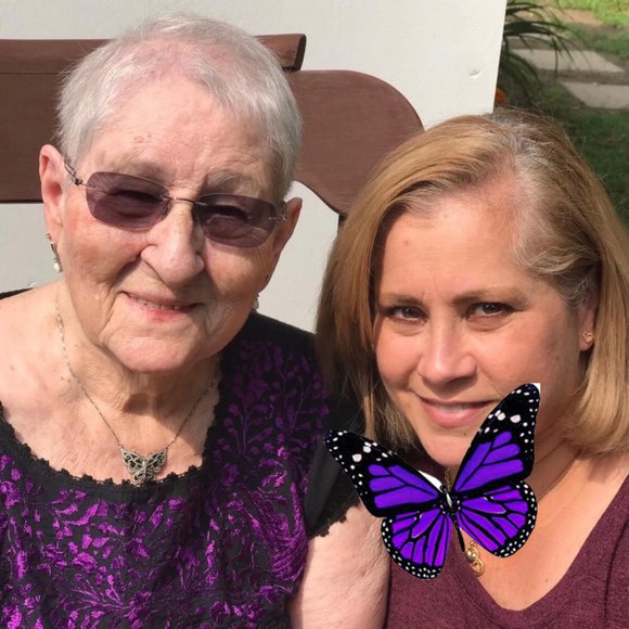 Linda Theede - Poshmark Profile Picture of Linda Theede (@loryluis) on Poshmark