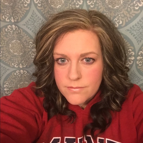 Profile Picture of Danielle Bash (@bash0619) on Poshmark