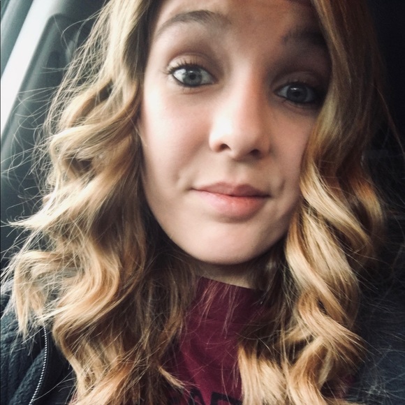 Profile Picture of Cheyenne Sharp (@cheycrusan) on Poshmark