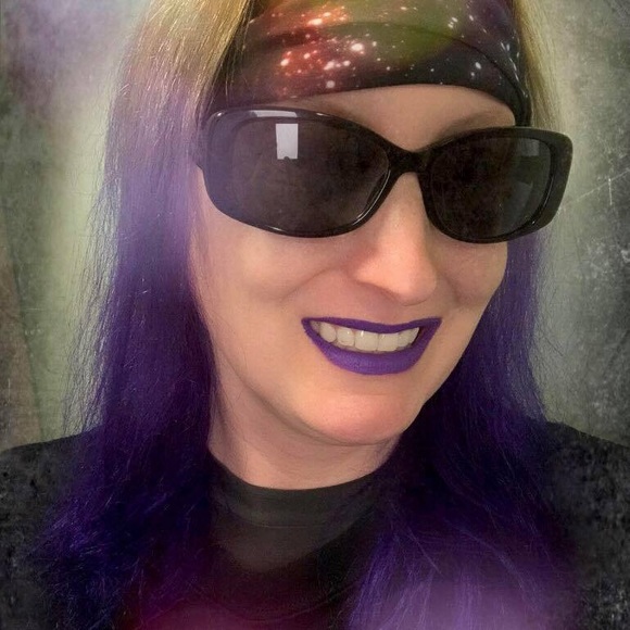 Profile Picture of Jenny Hynst (@jennysstuff14) on Poshmark