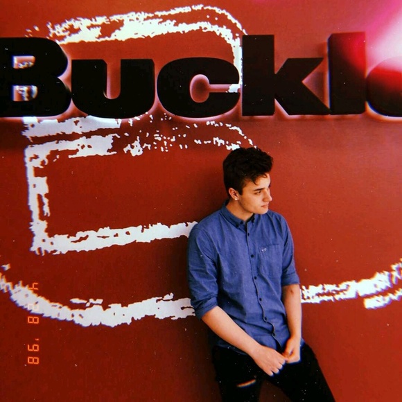 Profile Picture of Adam Schuch (@adam6schuch) on Poshmark