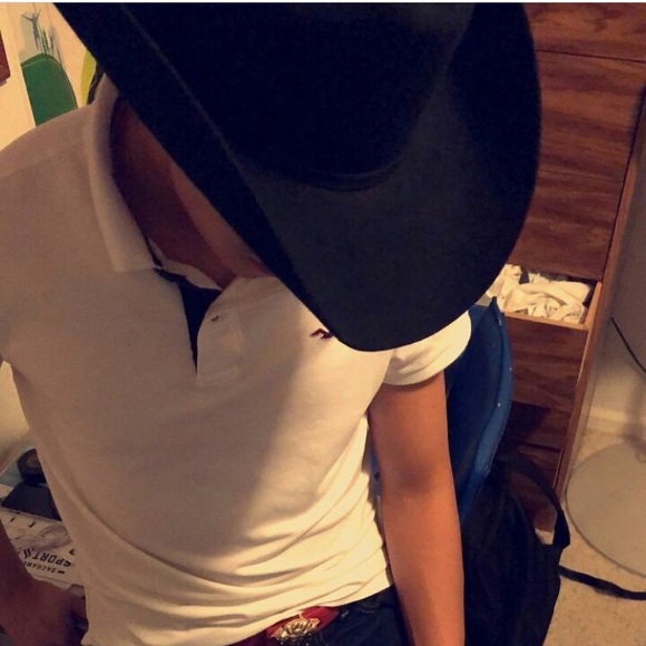 Profile Picture of Leo Mora (@leomora11) on Poshmark