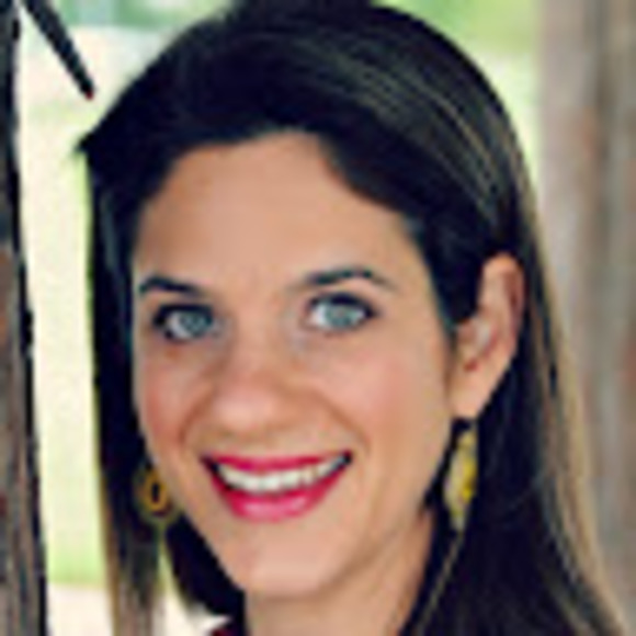 Profile Picture of Lainie Horwedel (@lainiehorwedel) on Poshmark