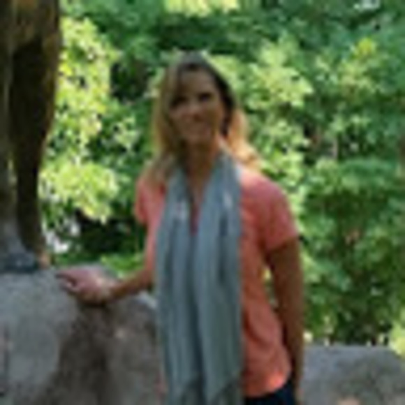 Profile Picture of Alexandra Haag (@alexihaag) on Poshmark