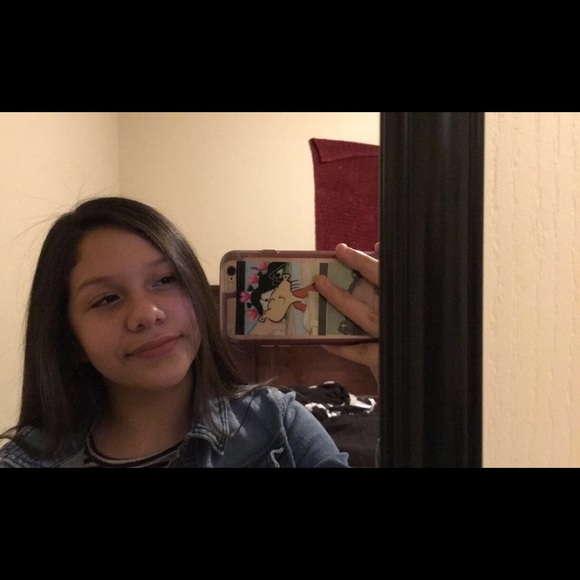 Profile Picture of Jasmine Linares (@jasminee374) on Poshmark