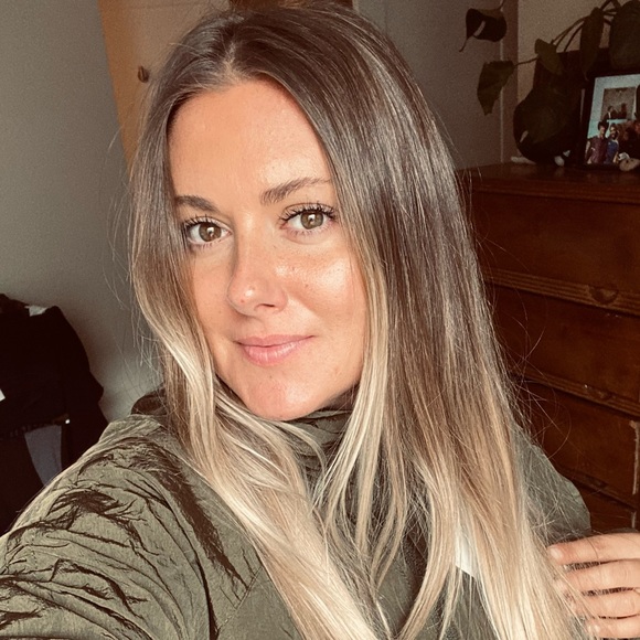 Profile Picture of Anna Guidone (@annaguidone) on Poshmark