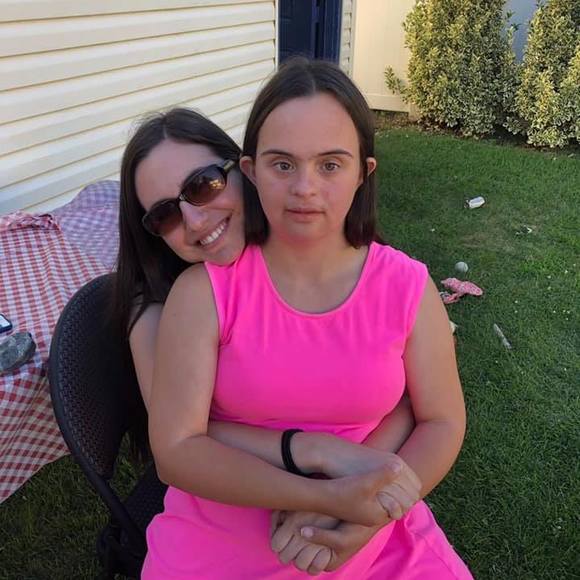 Profile Picture of Theresa Simorella (@tsimorella) on Poshmark