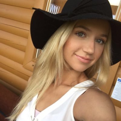 Profile Picture of Caroline Cramer (@CarolineKrikava) on Twitter