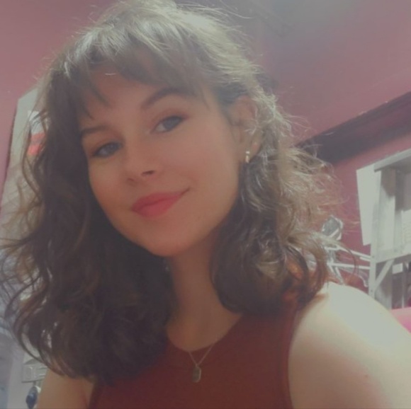 Profile Picture of Zealyn Julka (@zeajulka) on Poshmark