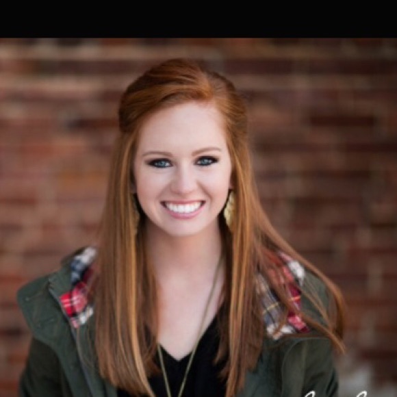 Profile Picture of Sydney Shadowens (@sydneyshad) on Poshmark