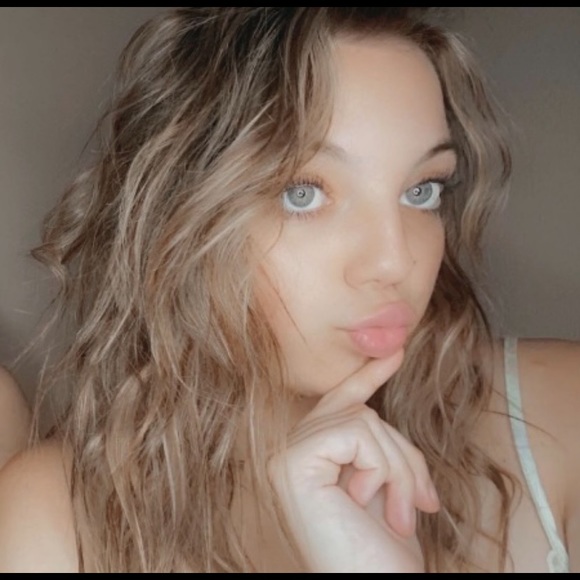 Profile Picture of Danielle Gregory (@danielle6760) on Poshmark