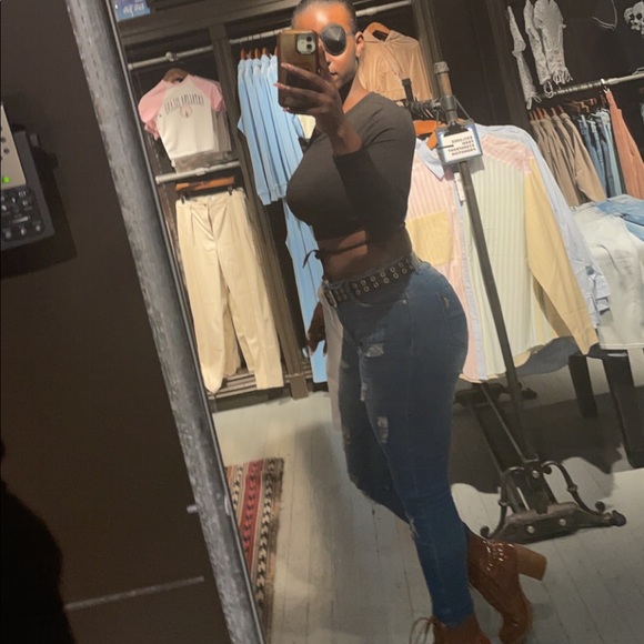 Profile Picture of Ronyal Christopher (@yelliecakes) on Poshmark
