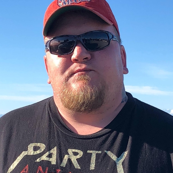Profile Picture of Richard Garrett (@rgarrett76) on Poshmark