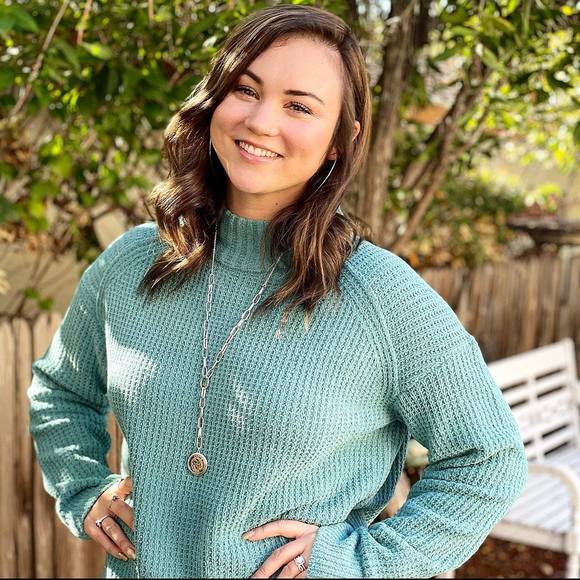 Profile Picture of Elke Calvert (@elkedawn) on Poshmark