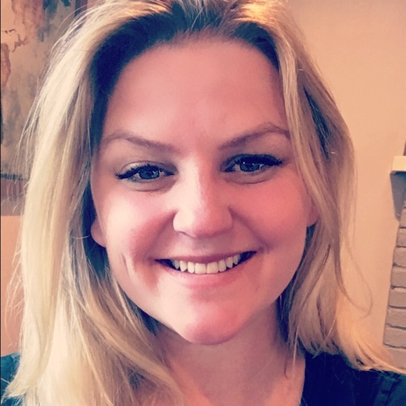 Profile Picture of Whitney Reese (@napawhit) on Poshmark