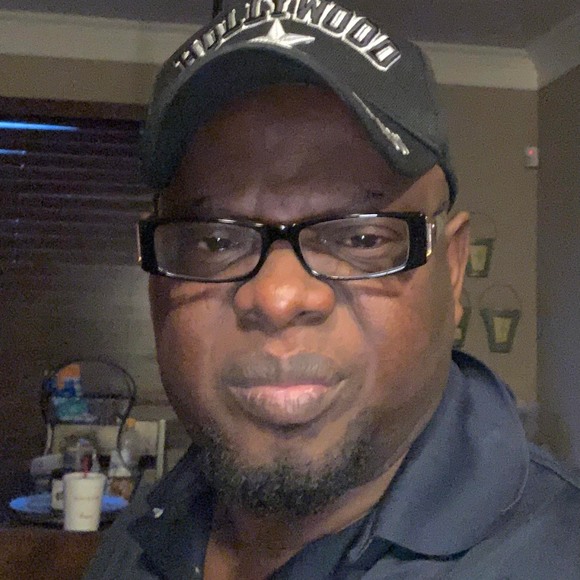 Profile Picture of Michael Oyeniya (@ipconnect) on Poshmark