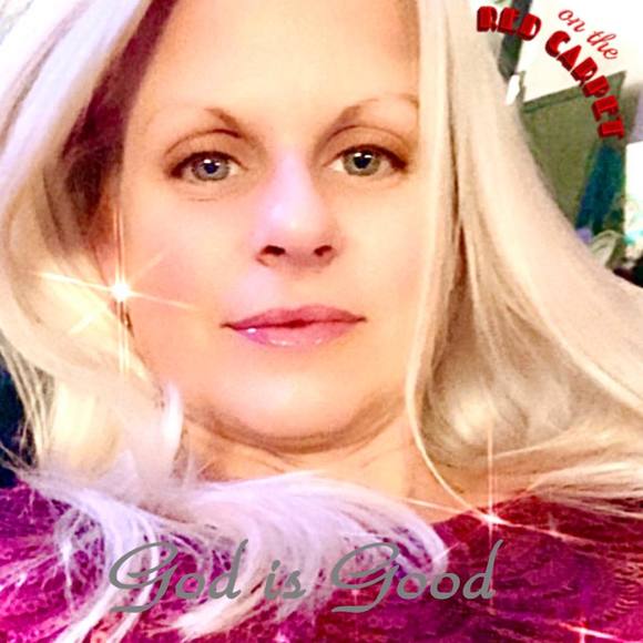 Profile Picture of Tessa Bowler (@tdbowler) on Poshmark