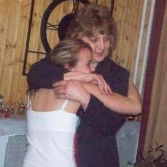 Sara Zelusky - Poshmark Profile Picture of Sara Zelusky (@15szelusky) on Poshmark